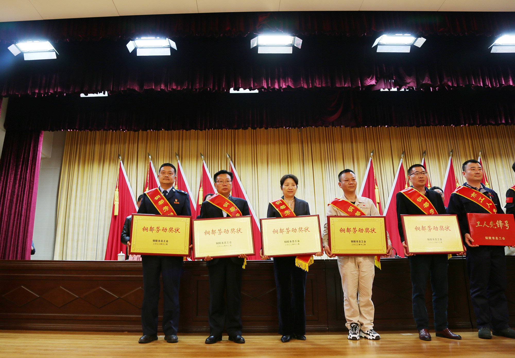 众鑫娱乐·鑫起点,馨效劳,心选择