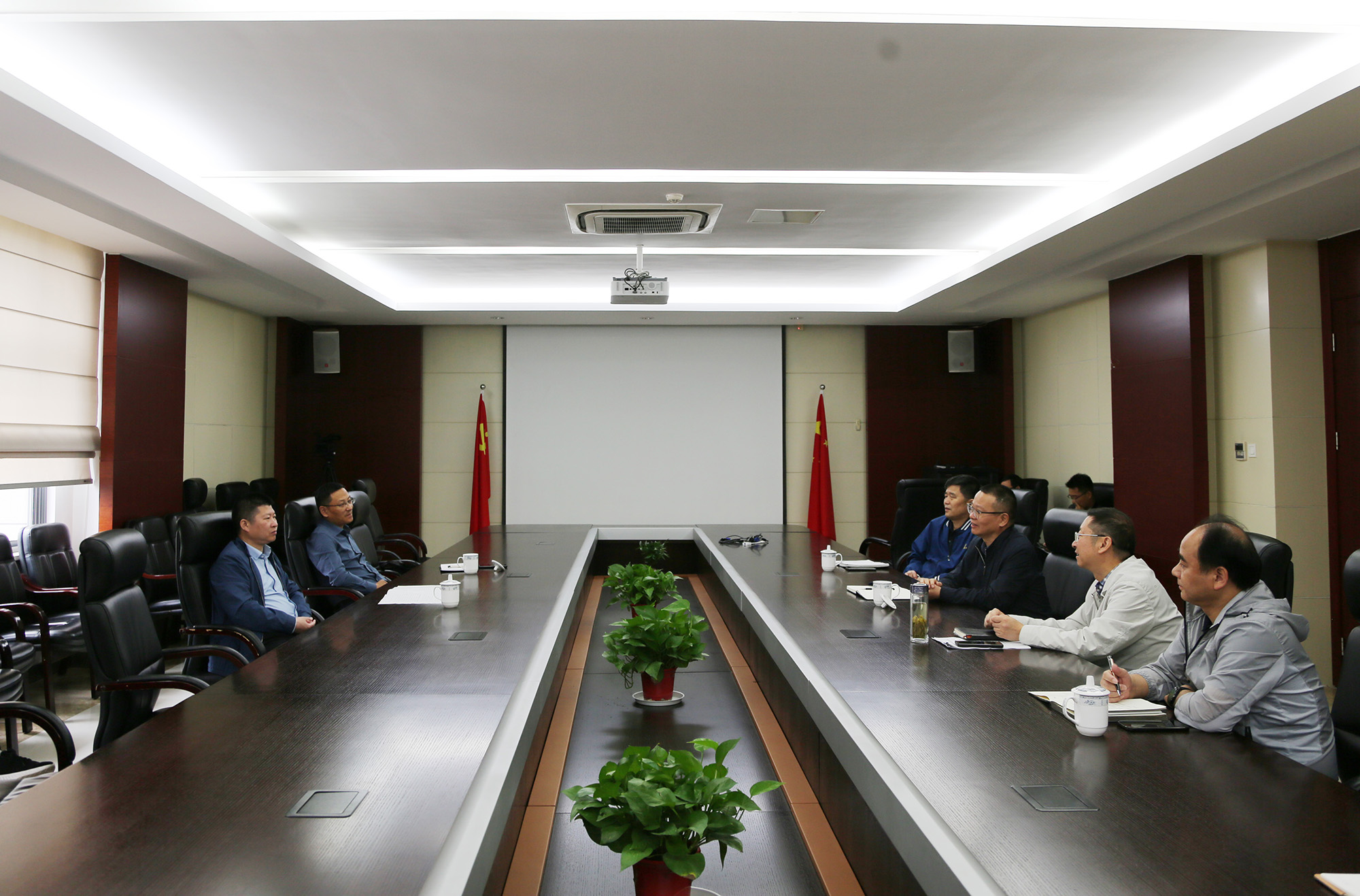 众鑫娱乐·鑫起点,馨效劳,心选择