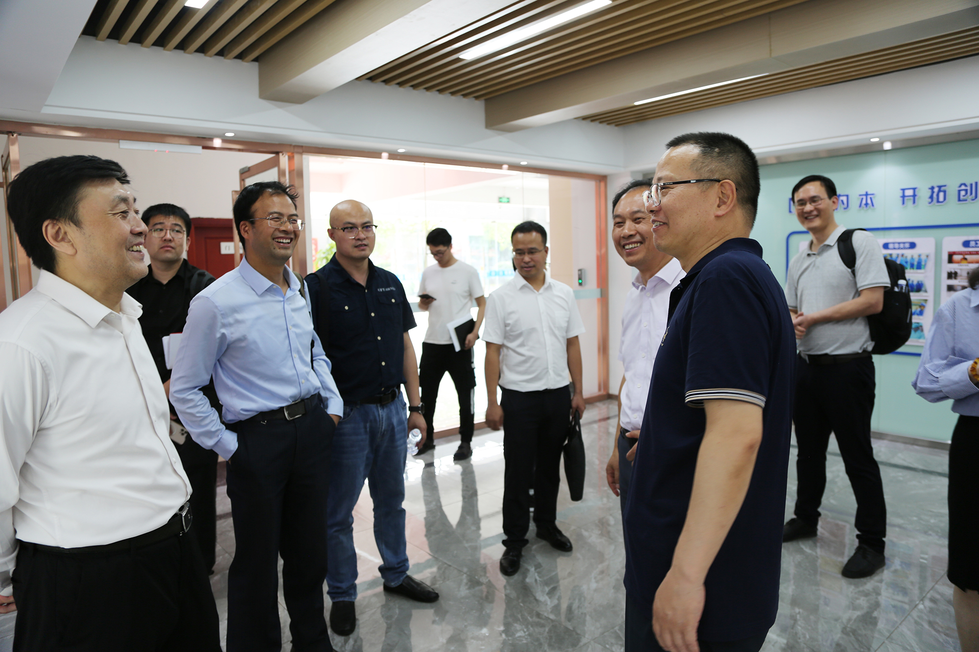 众鑫娱乐·鑫起点,馨效劳,心选择