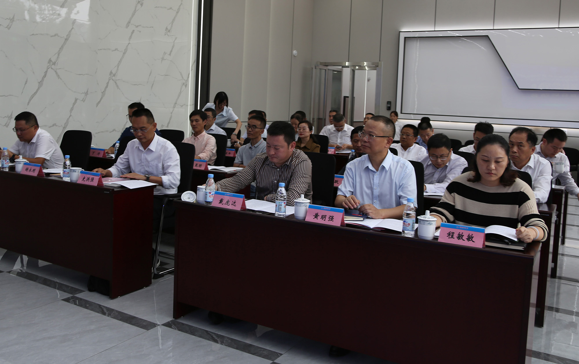 众鑫娱乐·鑫起点,馨效劳,心选择