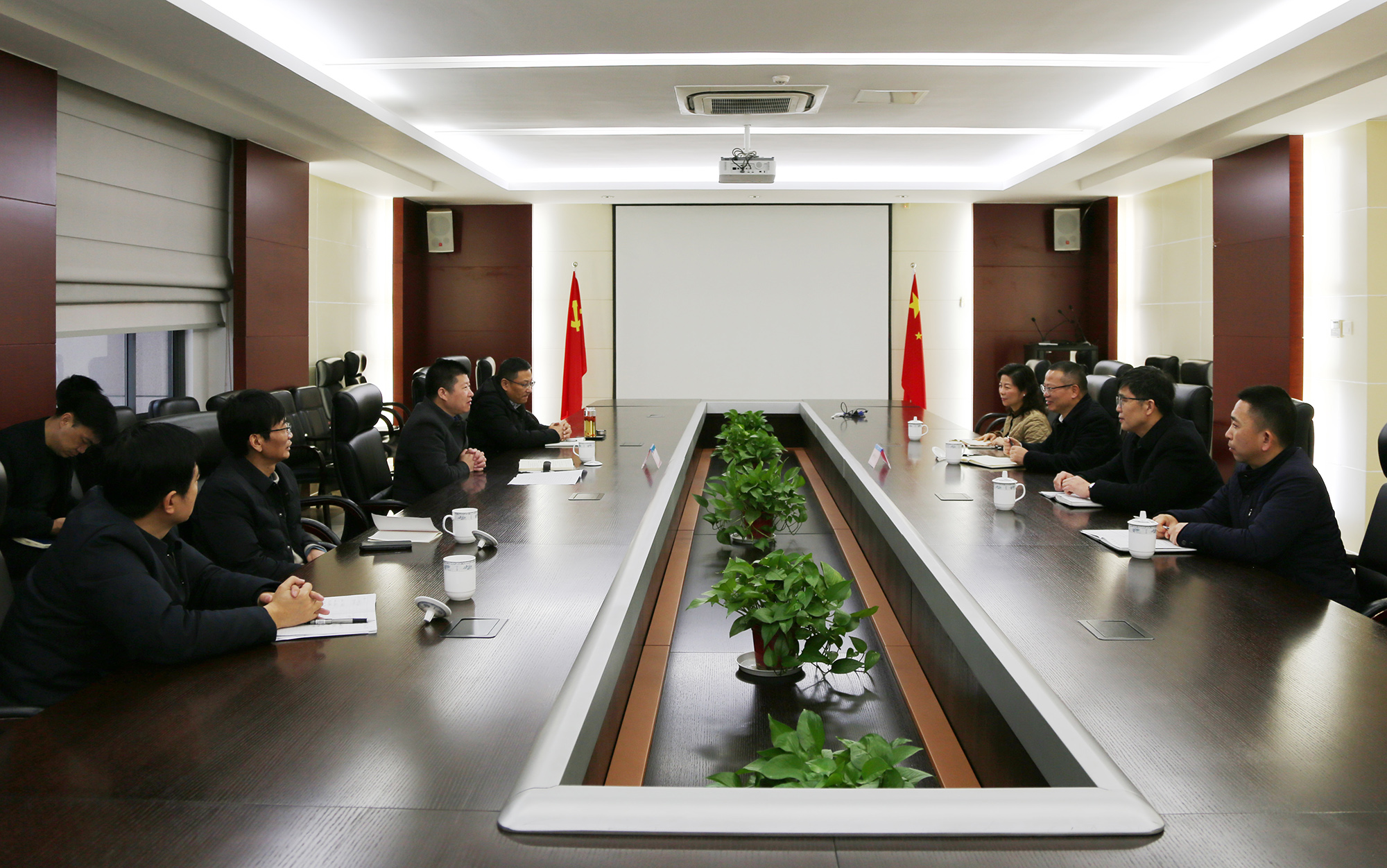 众鑫娱乐·鑫起点,馨效劳,心选择